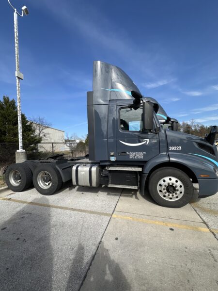 This project involved the bi-weekly exterior detailing and washing of ParkMyFleet's daycab and sleeper cab tractors in Chattanooga, utilizing customized deluxe wash procedures that cleaned paint, glass, and mirrors without the use of harsh acid-based brighteners, while selectively brightening chrome and aluminum components on designated units.
