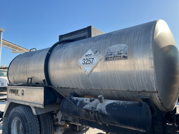 This project involved a comprehensive exterior cleaning of a commercial truck in Chattanooga, featuring a detailed wash of the cab and an acid brightening treatment to restore the metal finish of the tank.