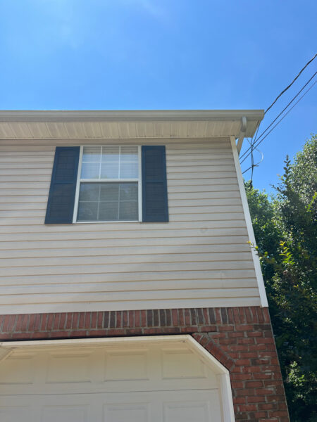 This project involved a comprehensive soft wash of the home's exterior and screened porch, complemented by surface cleaning of the concrete driveway, walkways, and a retaining wall to remove organic growth and debris.