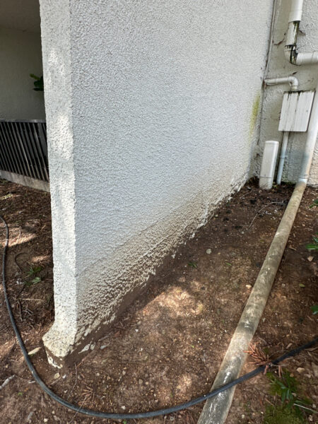 This project involved a comprehensive exterior soft wash and pressure cleaning of an apartment community in Cleveland, restoring the buildings, breezeways, concrete walkways, mail center, dumpster pads, and clubhouse to a clean and refreshed condition.