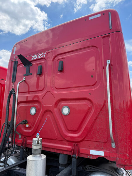 Performed bi-weekly deluxe exterior pressure washing, detergent application, selective metal brightening, and thorough rinsing on Foodliner's Chattanooga dry goods tanker fleet to maintain appearance and prevent buildup.
