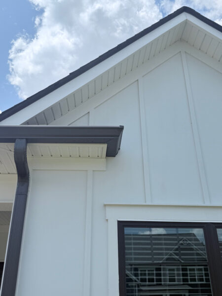 This Soddy Daisy home received a comprehensive exterior house wash utilizing a low-pressure soft wash process and specialized detergents to safely remove dirt, organic growth, and pollen from all siding, soffits, fascia, and gutters.