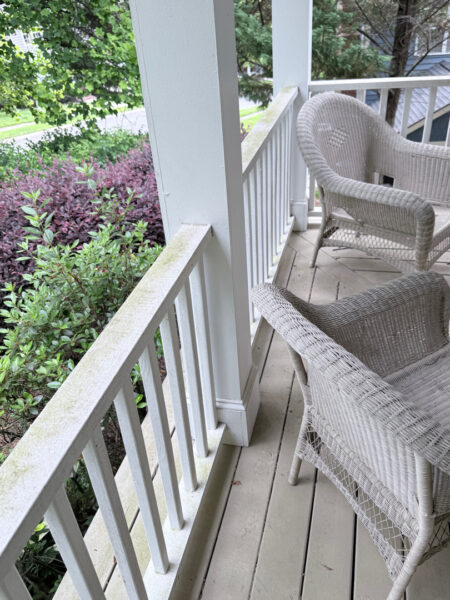 The team performed a targeted soft-wash of the front porches, vertical surfaces, and brick steps of a one-story residence in Chattanooga, complemented by a professional surface cleaning of the driveway, sidewalk, and walkways to enhance curb appeal.