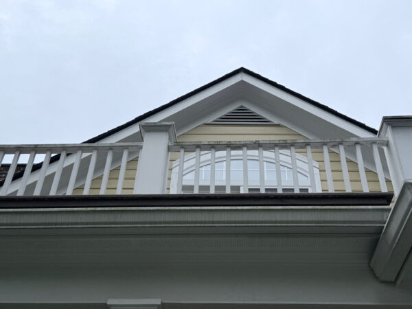 The team performed a targeted soft-wash of the front porches, vertical surfaces, and brick steps of a one-story residence in Chattanooga, complemented by a professional surface cleaning of the driveway, sidewalk, and walkways to enhance curb appeal.