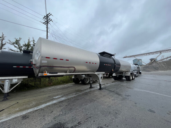 This project involved an on-site exterior fleet wash and targeted tar removal for a mixed fleet of cars and trucks in Chattanooga, successfully restoring the vehicles' appearance by safely removing road contaminants, tar, and grime without damaging the paint.