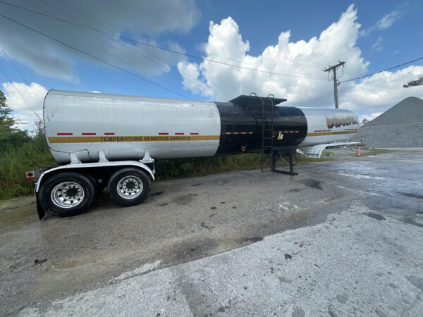 This project involved an on-site exterior fleet wash and targeted tar removal for a mixed fleet of cars and trucks in Chattanooga, successfully restoring the vehicles' appearance by safely removing road contaminants, tar, and grime without damaging the paint.
