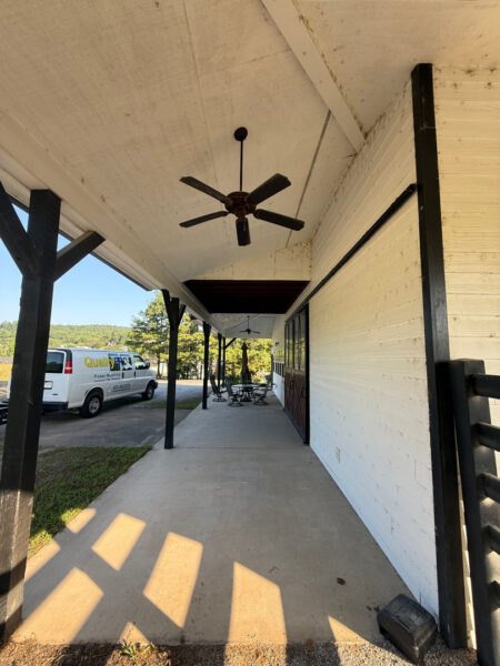 This project involved a complete exterior soft wash of a one-story barndominium in Collegedale, including its walls, dormers, covered porches, and trim, utilizing low-pressure cleaning and detergents to remove organic growth and dirt with a one-year warranty.