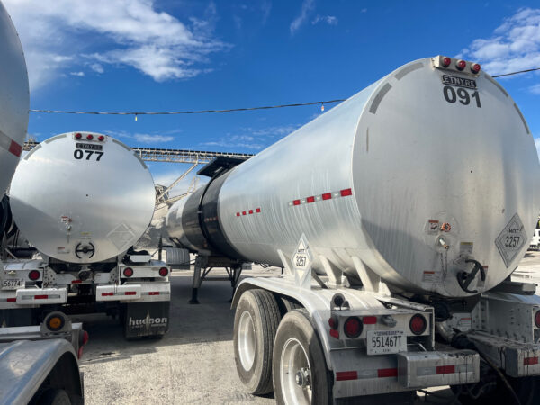 This project involved an on-site exterior fleet wash and targeted tar removal for a mixed fleet of cars and trucks in Chattanooga, successfully restoring the vehicles' appearance by safely removing road contaminants, tar, and grime without damaging the paint.