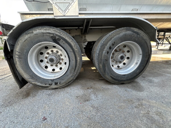 This project involved an on-site exterior fleet wash and targeted tar removal for a mixed fleet of cars and trucks in Chattanooga, successfully restoring the vehicles' appearance by safely removing road contaminants, tar, and grime without damaging the paint.