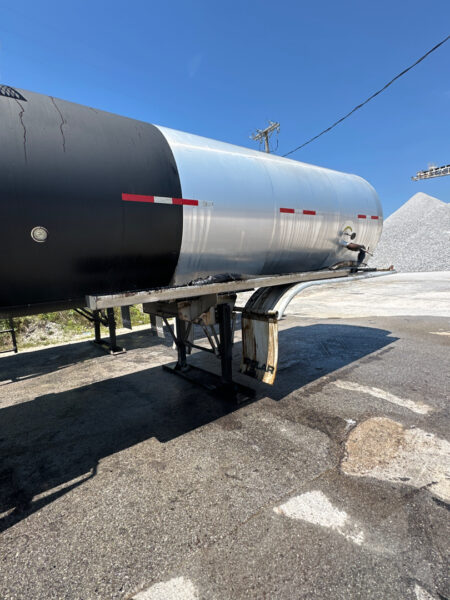 This project involved an on-site exterior fleet wash and targeted tar removal for a mixed fleet of cars and trucks in Chattanooga, successfully restoring the vehicles' appearance by safely removing road contaminants, tar, and grime without damaging the paint.