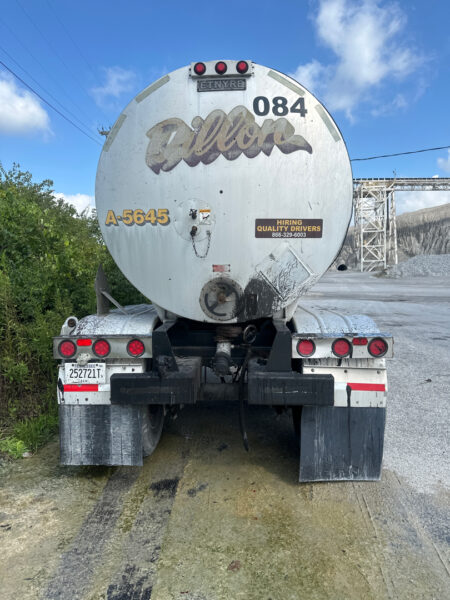 This project involved an on-site exterior fleet wash and targeted tar removal for a mixed fleet of cars and trucks in Chattanooga, successfully restoring the vehicles' appearance by safely removing road contaminants, tar, and grime without damaging the paint.