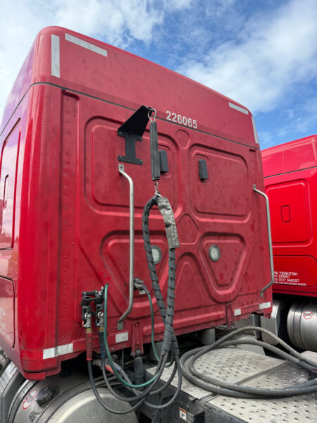 Performed bi-weekly deluxe exterior pressure washing, detergent application, selective metal brightening, and thorough rinsing on Foodliner's Chattanooga dry goods tanker fleet to maintain appearance and prevent buildup.