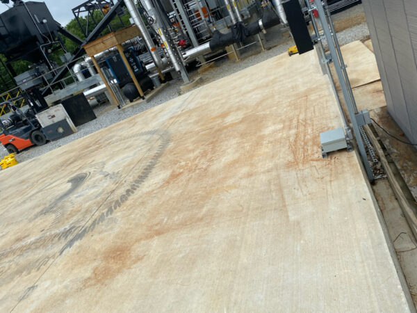 Professional surface washing and detergent treatment were performed on the concrete entrance and exit pads of a commercial scale in Chattanooga to remove organic buildup while strictly adhering to site-specific exclusion zones.