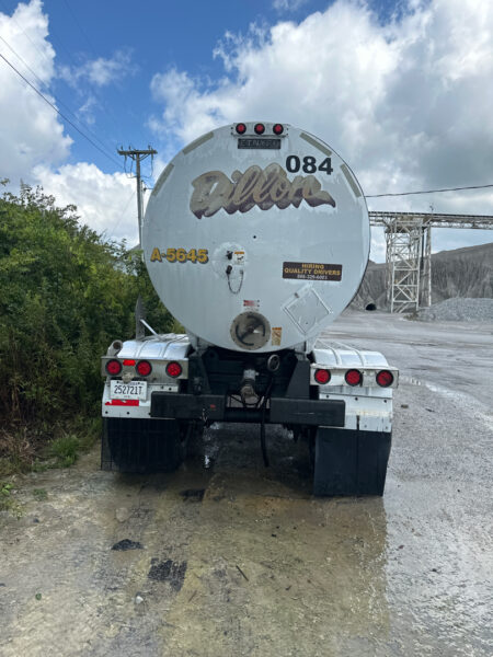 This project involved an on-site exterior fleet wash and targeted tar removal for a mixed fleet of cars and trucks in Chattanooga, successfully restoring the vehicles' appearance by safely removing road contaminants, tar, and grime without damaging the paint.