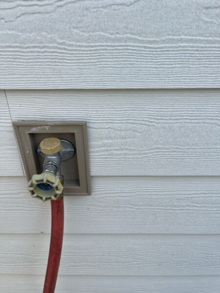 This project involved a complete, low-pressure soft wash of a Chattanooga single-story home and its attached pergola to safely clean the siding, gutters, soffits, and architectural details of organic growth and environmental buildup.