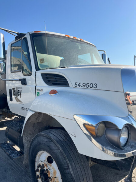 This project involved a comprehensive exterior cleaning of a commercial truck in Chattanooga, featuring a detailed wash of the cab and an acid brightening treatment to restore the metal finish of the tank.