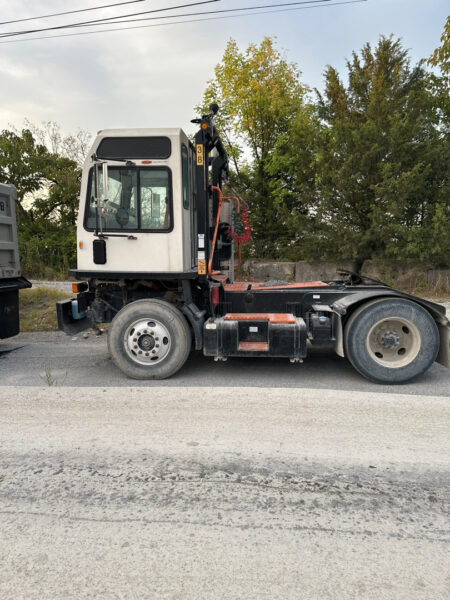This project involved an on-site exterior fleet wash and targeted tar removal for a mixed fleet of cars and trucks in Chattanooga, successfully restoring the vehicles' appearance by safely removing road contaminants, tar, and grime without damaging the paint.