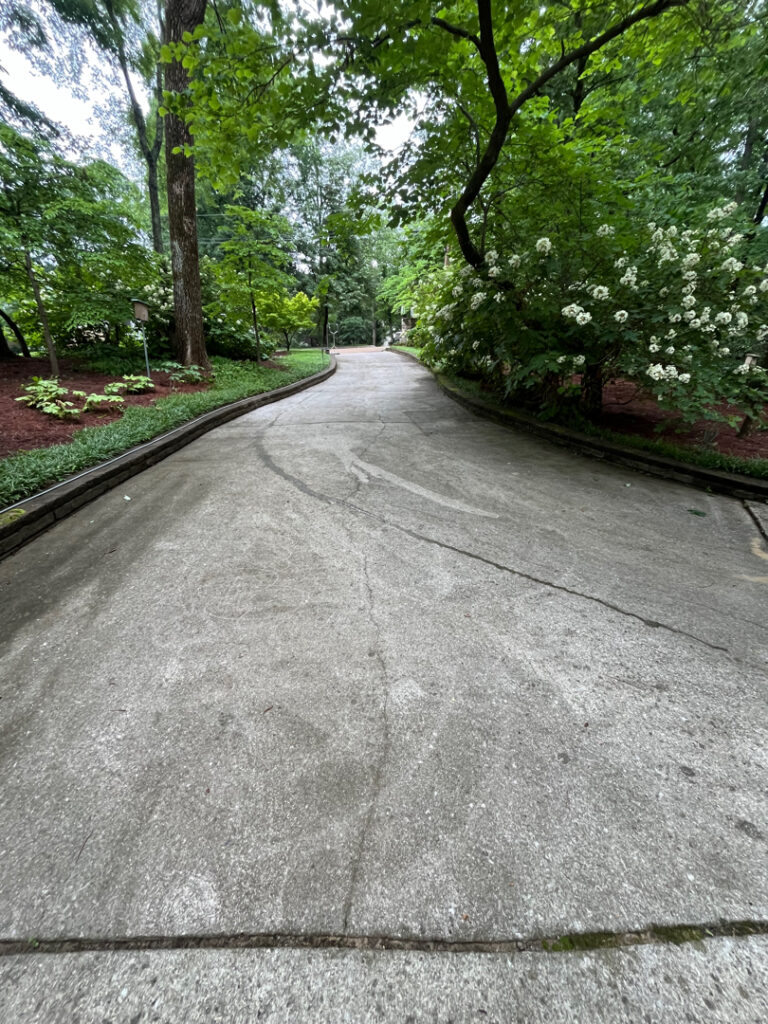 This project in Signal Mountain restored multiple concrete driveways by conducting a thorough, damage-free professional wash that effectively removed mold, mildew, and ground-in dirt.