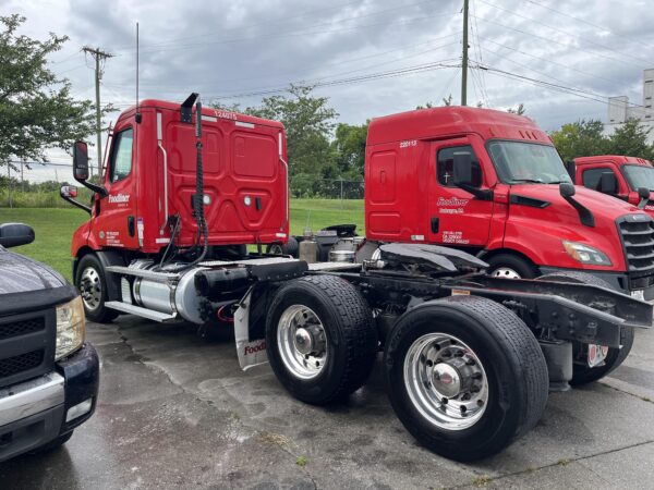 Performed bi-weekly deluxe exterior pressure washing, detergent application, selective metal brightening, and thorough rinsing on Foodliner's Chattanooga dry goods tanker fleet to maintain appearance and prevent buildup.