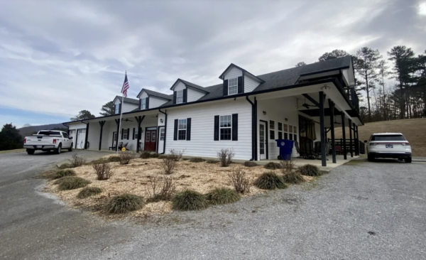 This project involved a complete exterior soft wash of a one-story barndominium in Collegedale, including its walls, dormers, covered porches, and trim, utilizing low-pressure cleaning and detergents to remove organic growth and dirt with a one-year warranty.