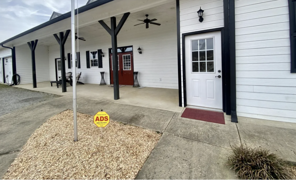 This project involved a complete exterior soft wash of a one-story barndominium in Collegedale, including its walls, dormers, covered porches, and trim, utilizing low-pressure cleaning and detergents to remove organic growth and dirt with a one-year warranty.