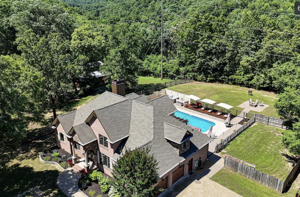 This project in Soddy-Daisy featured a comprehensive soft wash of a two-story home's exterior surfaces and a complete cleaning of all exterior window glass to remove dirt, organic growth, and debris.