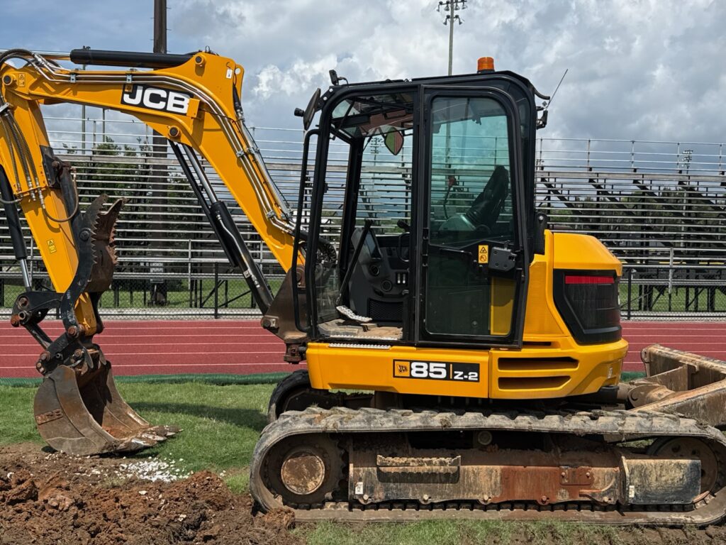 This project involved a thorough, on-site pressure washing and detergent cleaning of a JCB 85Z-2 and a JCB Teleskid in Chattanooga to remove accumulated jobsite grime and facilitate easier maintenance.