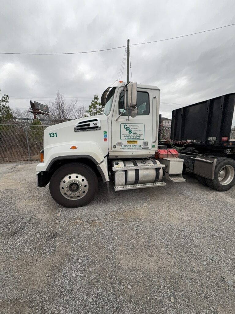 This project involved providing scheduled, bi-weekly pressure washing and detergent cleaning for CRS day cabs, flatbeds, and combo trailers in Chattanooga to maintain their appearance and prevent the buildup of road contaminants.