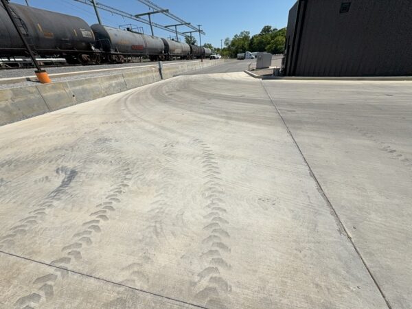 Professional surface washing and detergent treatment were performed on the concrete entrance and exit pads of a commercial scale in Chattanooga to remove organic buildup while strictly adhering to site-specific exclusion zones.