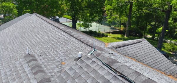 This Signal Mountain home exterior project successfully completed a comprehensive first-floor window cleaning, cleared and flushed the gutter system to ensure proper drainage, and pressure-washed the composite deck to restore its original appearance and protect it from weather-related damage.