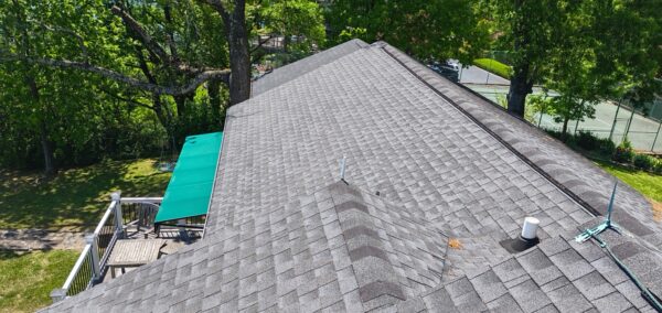 This Signal Mountain home exterior project successfully completed a comprehensive first-floor window cleaning, cleared and flushed the gutter system to ensure proper drainage, and pressure-washed the composite deck to restore its original appearance and protect it from weather-related damage.