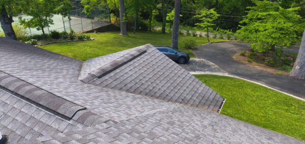 This Signal Mountain home exterior project successfully completed a comprehensive first-floor window cleaning, cleared and flushed the gutter system to ensure proper drainage, and pressure-washed the composite deck to restore its original appearance and protect it from weather-related damage.