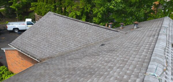 This Signal Mountain home exterior project successfully completed a comprehensive first-floor window cleaning, cleared and flushed the gutter system to ensure proper drainage, and pressure-washed the composite deck to restore its original appearance and protect it from weather-related damage.