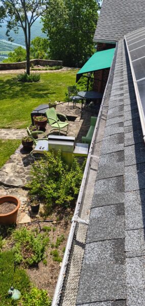 This Signal Mountain home exterior project successfully completed a comprehensive first-floor window cleaning, cleared and flushed the gutter system to ensure proper drainage, and pressure-washed the composite deck to restore its original appearance and protect it from weather-related damage.