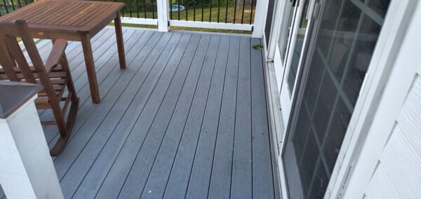 This Signal Mountain home exterior project successfully completed a comprehensive first-floor window cleaning, cleared and flushed the gutter system to ensure proper drainage, and pressure-washed the composite deck to restore its original appearance and protect it from weather-related damage.