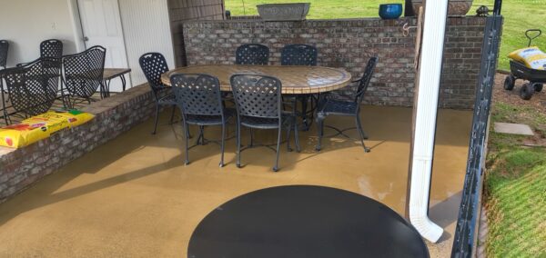 This concrete washing project in Chickamauga restored a home's pool deck and connecting walkway by applying a surface-safe detergent and using even-pressure surface washing to remove mold, mildew, and grime.