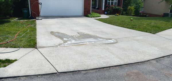 This concrete cleaning project in Ooltewah involved a specialized oil stain treatment and a comprehensive surface detergent wash to remove organic buildup and restore the driveway's appearance.
