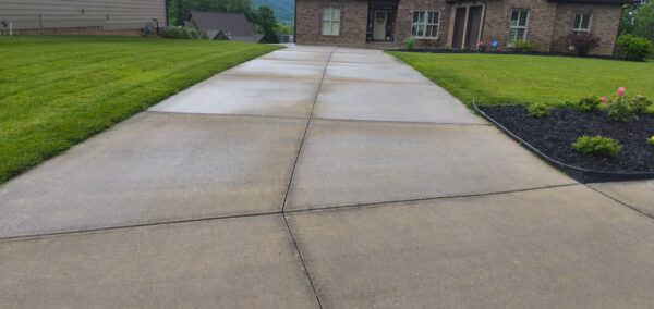 This project in Collegedale involved a comprehensive professional wash and detergent pre-treatment of a concrete driveway and adjacent sidewalk to thoroughly remove heavy dirt, mold, and mildew.