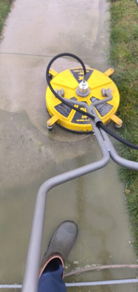 This project in Collegedale involved a comprehensive professional wash and detergent pre-treatment of a concrete driveway and adjacent sidewalk to thoroughly remove heavy dirt, mold, and mildew.