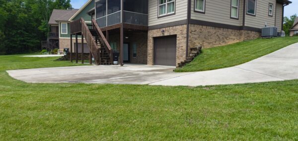 This project in Collegedale involved a comprehensive professional wash and detergent pre-treatment of a concrete driveway and adjacent sidewalk to thoroughly remove heavy dirt, mold, and mildew.