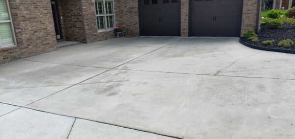 This project in Collegedale involved a comprehensive professional wash and detergent pre-treatment of a concrete driveway and adjacent sidewalk to thoroughly remove heavy dirt, mold, and mildew.