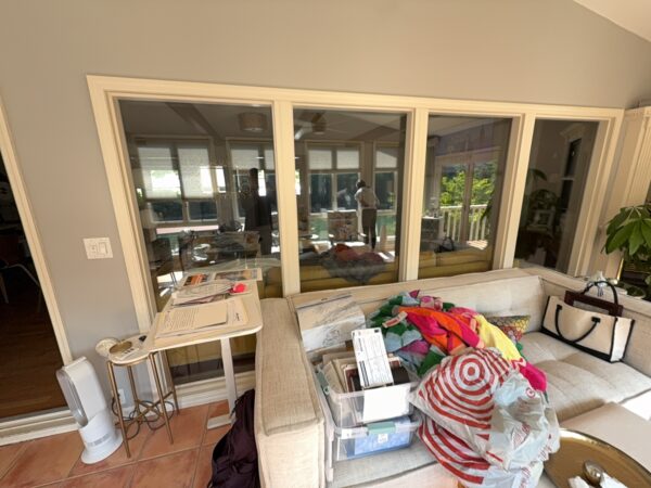 This project provided comprehensive interior and exterior glass cleaning for a single-story home in Soddy-Daisy, focusing exclusively on restoring streak-free clarity to the panes to maximize natural light and visibility.
