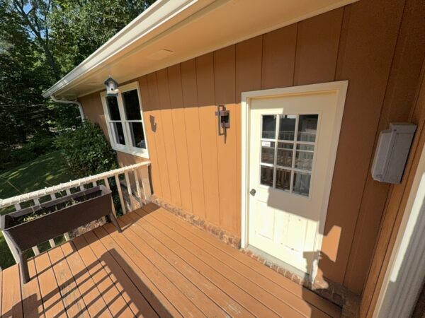 This project provided comprehensive interior and exterior glass cleaning for a single-story home in Soddy-Daisy, focusing exclusively on restoring streak-free clarity to the panes to maximize natural light and visibility.