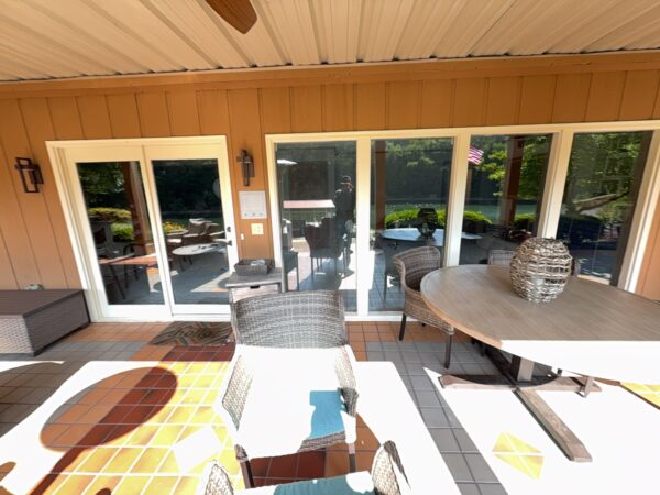 This project provided comprehensive interior and exterior glass cleaning for a single-story home in Soddy-Daisy, focusing exclusively on restoring streak-free clarity to the panes to maximize natural light and visibility.