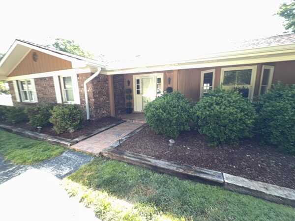 This project provided comprehensive interior and exterior glass cleaning for a single-story home in Soddy-Daisy, focusing exclusively on restoring streak-free clarity to the panes to maximize natural light and visibility.