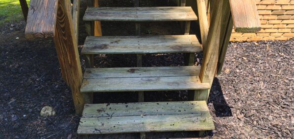 This project involved a comprehensive soft wash of the home's exterior and screened porch, complemented by surface cleaning of the concrete driveway, walkways, and a retaining wall to remove organic growth and debris.