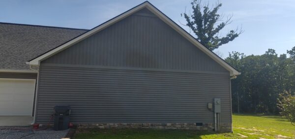 This project involved a comprehensive exterior soft wash of a one-story residence in Rising Fawn to remove organic buildup and meet a one-year mold warranty, alongside a detailed concrete cleaning of the front walkway and garage pad using pre-treatment and a surface washer.