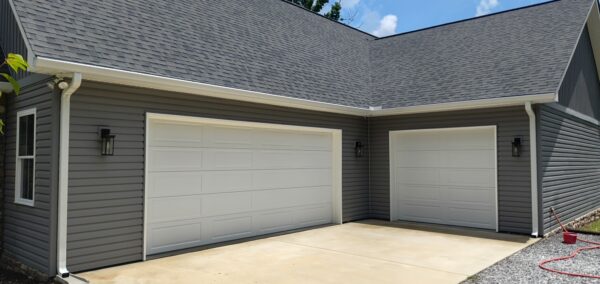 This project involved a comprehensive exterior soft wash of a one-story residence in Rising Fawn to remove organic buildup and meet a one-year mold warranty, alongside a detailed concrete cleaning of the front walkway and garage pad using pre-treatment and a surface washer.