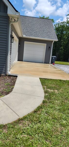 This project involved a comprehensive exterior soft wash of a one-story residence in Rising Fawn to remove organic buildup and meet a one-year mold warranty, alongside a detailed concrete cleaning of the front walkway and garage pad using pre-treatment and a surface washer.