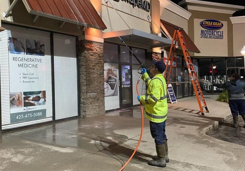 Pressure washing and window cleaning of shopping center in chattanooga tn by qualitypro power washing